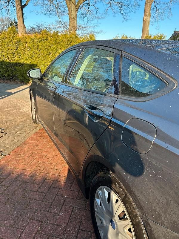 Gebraucht Ford Mondeo 150 PS (110 kW) 2015 Grau Limousine