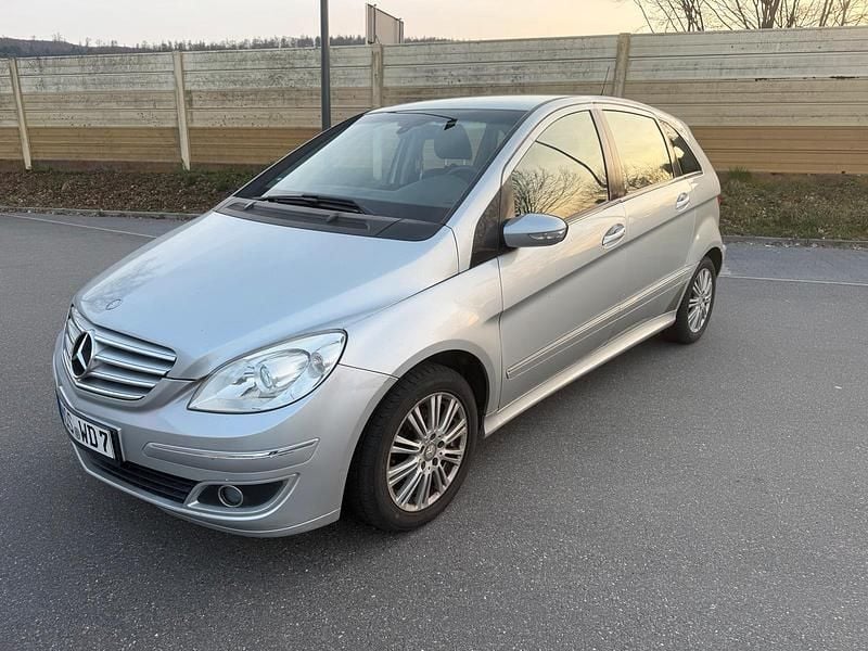 Gebraucht Mercedes B150 95 PS (69 kW) 2006 Silber Van / Kleinbus