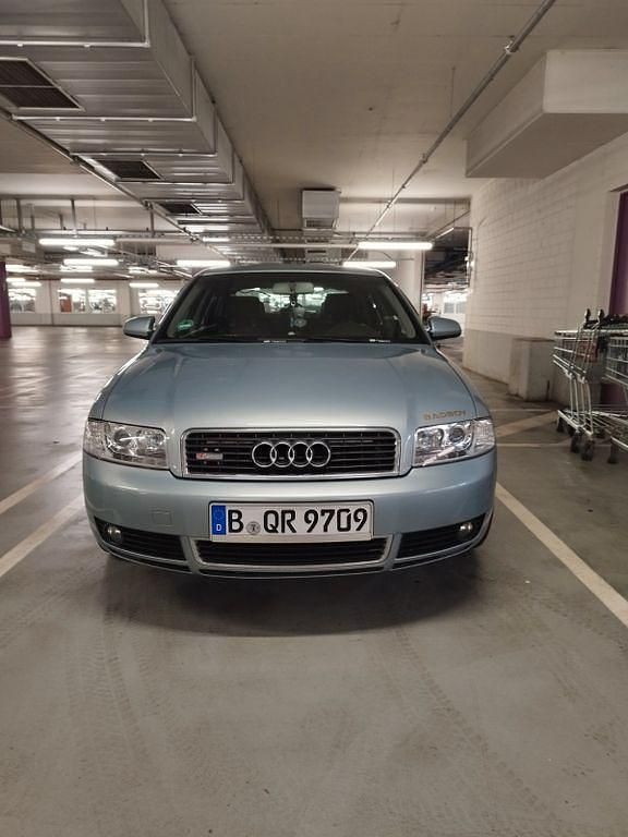 Blau Gebraucht 2004 Audi A4 Limousine | 2.700 € (Fairer Preis) - Bild 1/4