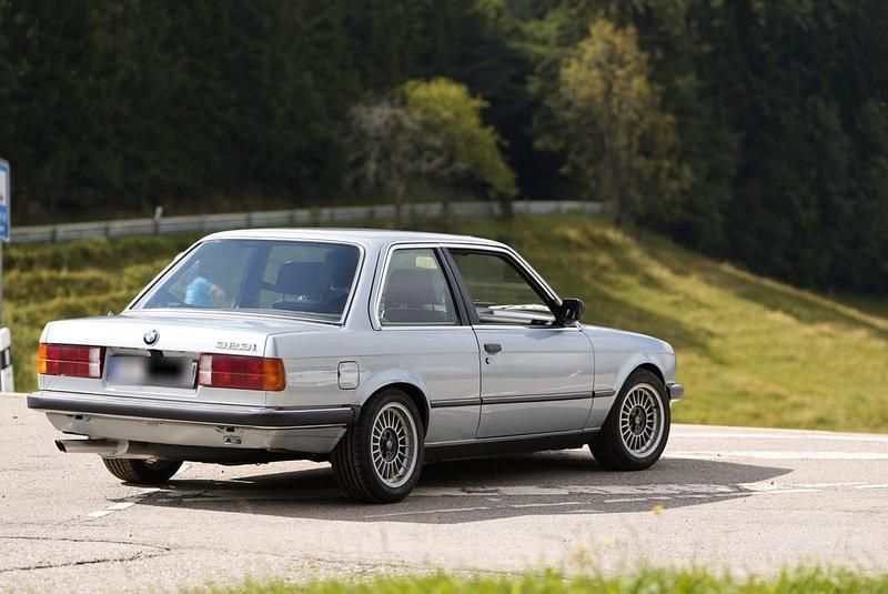 Gebraucht BMW 323 150 PS (110 kW) 1983 Limousine