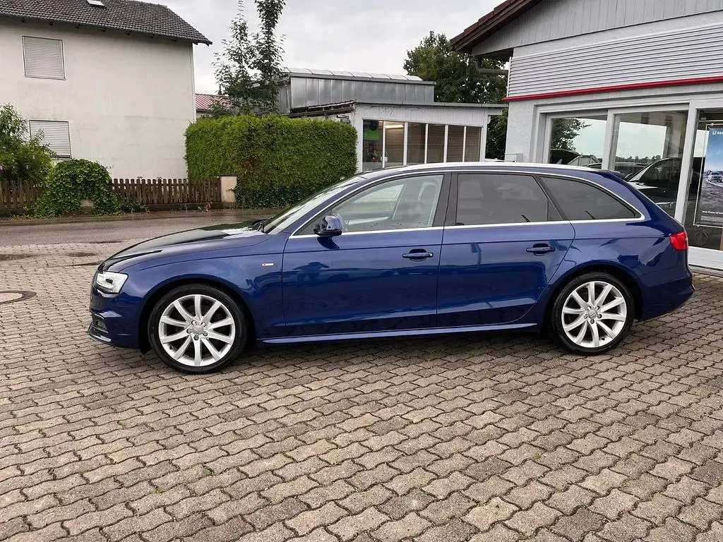 Gebraucht Audi A4 Ambition 170 PS (125 kW) 2015 Scubablau (metallic) Kombi