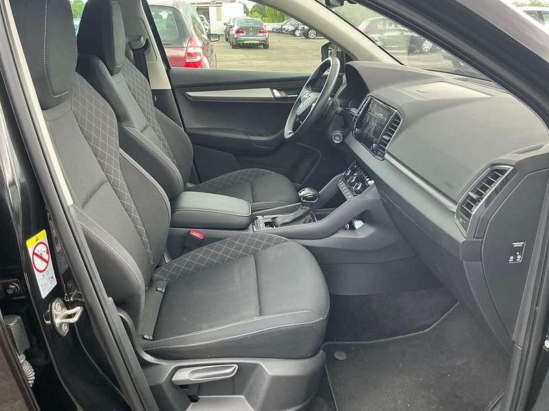 Schwarz Gebraucht 2021 Skoda Karoq Ambition SUV | 21.200 € (Guter Preis) - Bild 1/4