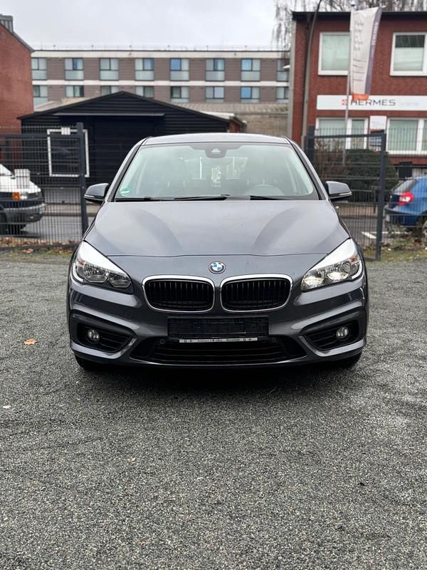 Grau Gebraucht 2015 BMW 218 Active Tourer Advantage Van / Kleinbus | 11.490 € (Superpreis) - Bild 1/4