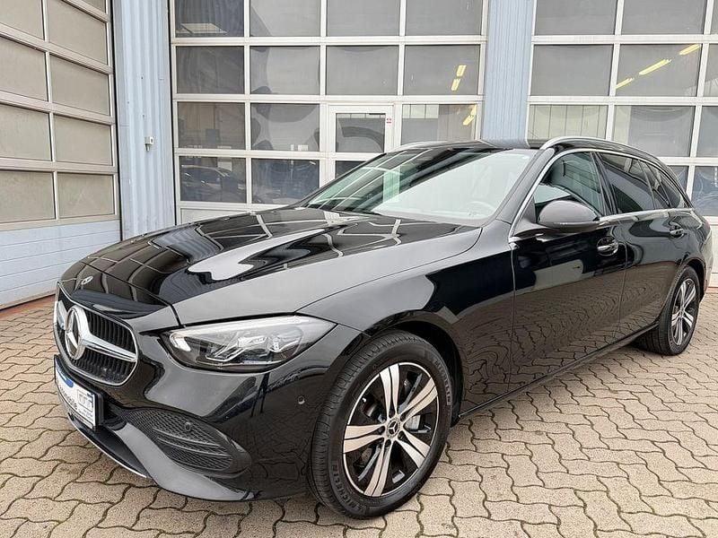 Gebraucht Mercedes C300e Avantgarde 204 PS (150 kW) 2022 Schwarz Limousine