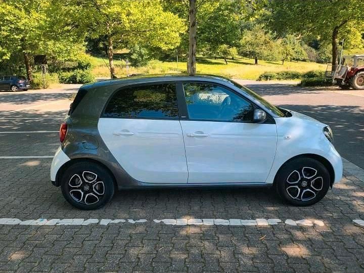 Gebraucht Smart ForFour 71 PS (52 kW) 2019 Weiß Kleinwagen