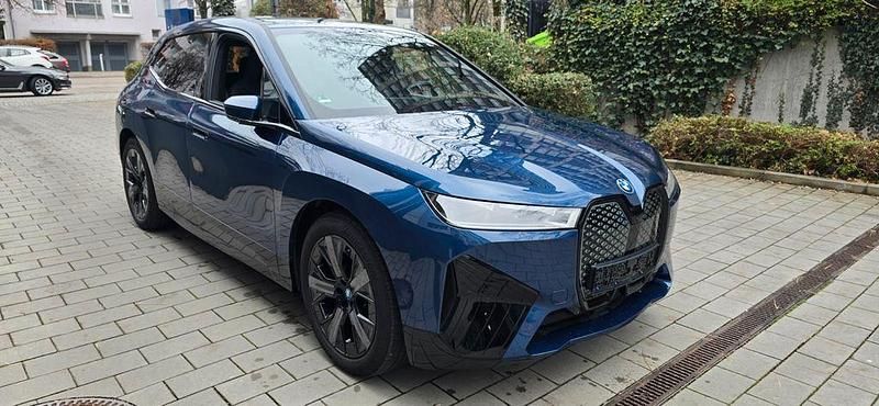 Gebraucht BMW iX 239 kW (326 PS) 2024 Blau SUV