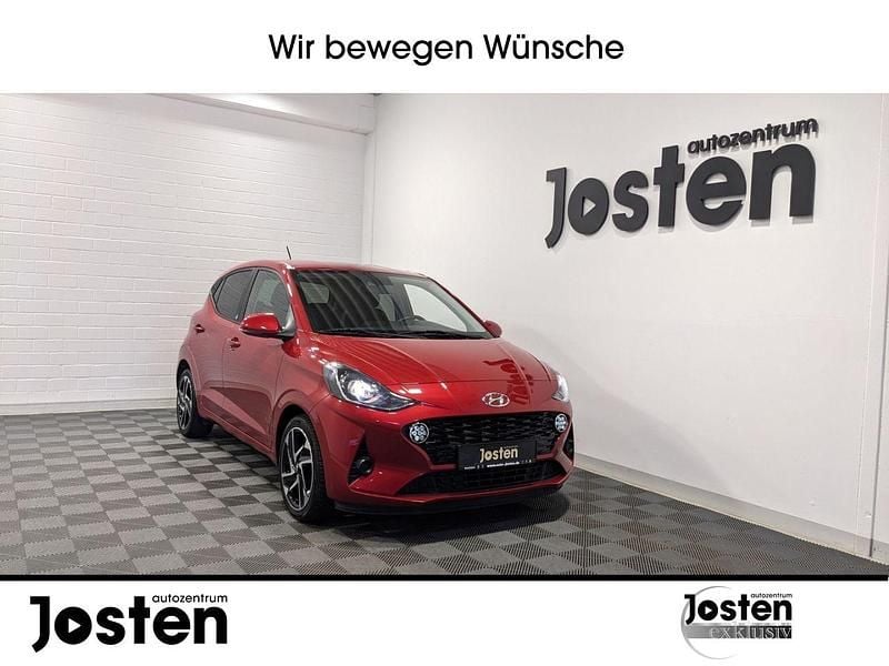Rot (dragon red / met (rot)) Gebraucht 2021 Hyundai i10 Edition 30+ Kleinwagen | 12.390 € (Fairer Preis) - Bild 1/4