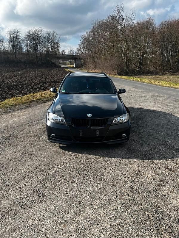 Gebraucht BMW 320 163 PS (119 kW) 2007 Schwarz Kombi
