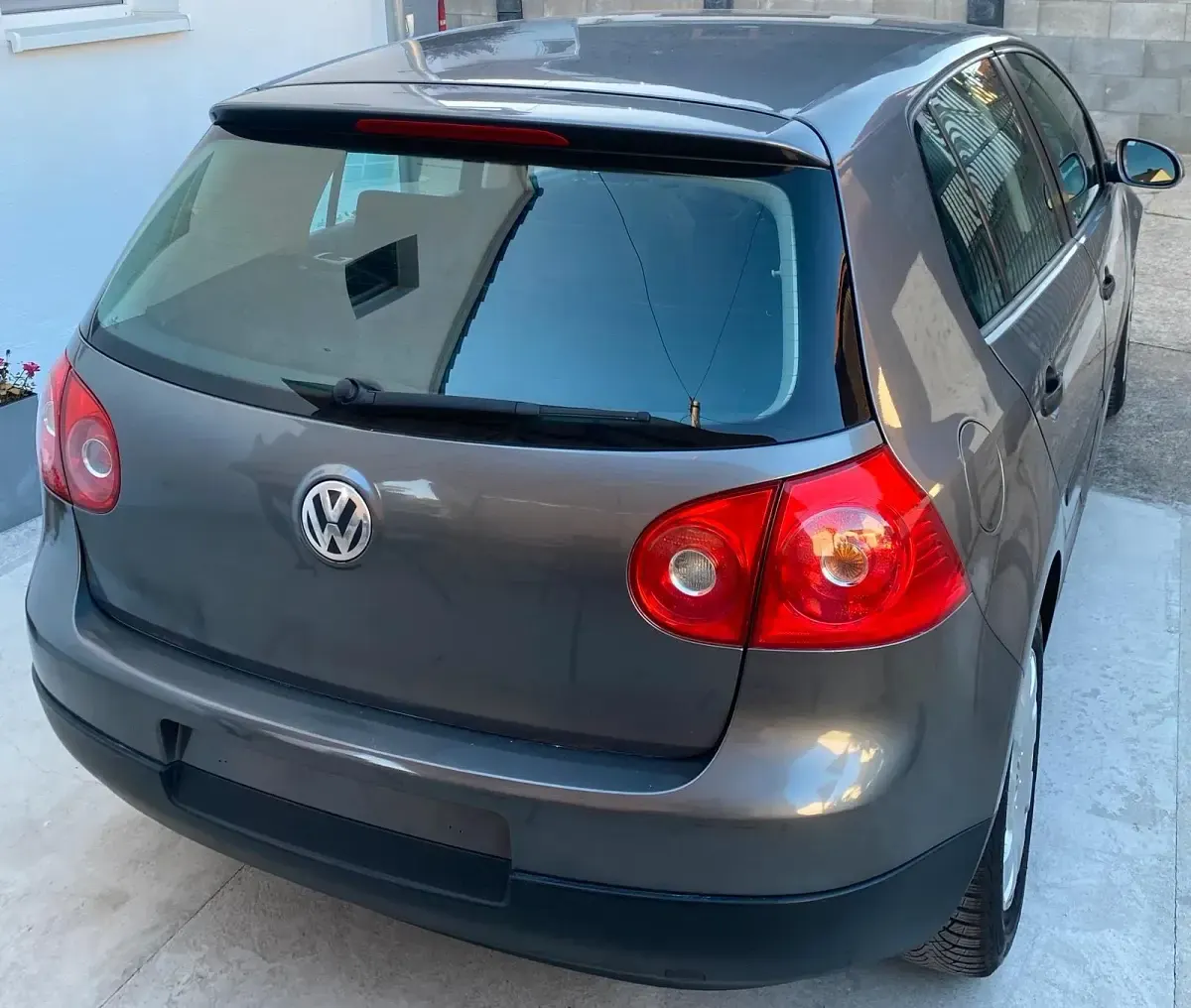 Brugt VW Golf V 90 HK (66 kW) 2004 Grå Hatchback