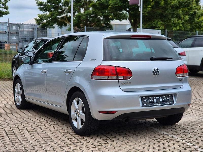 Gebraucht VW Golf VI Team 105 PS (77 kW) 2010 Silber Kleinwagen
