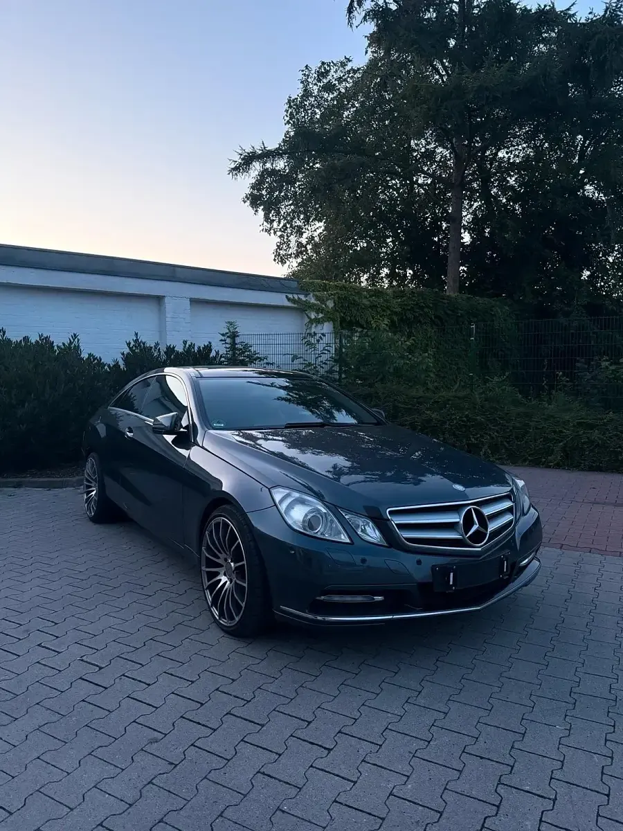 Gebraucht Mercedes E350 231 PS (169 kW) 2011 Grau Coupé