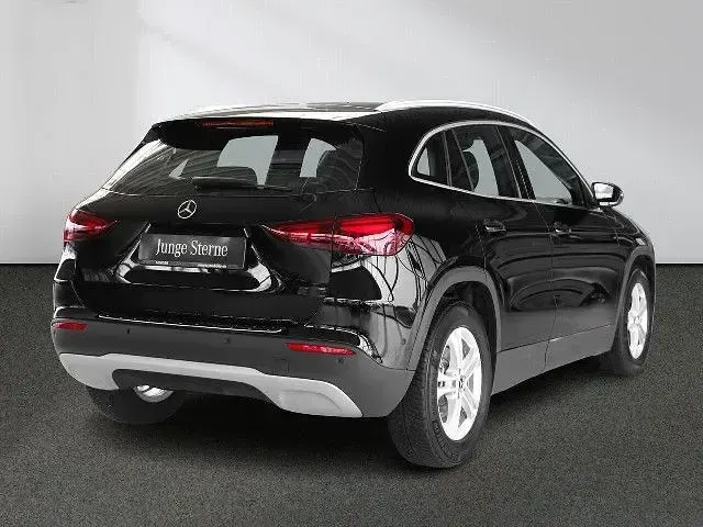 Gebraucht Mercedes GLA200 Advanced 163 PS (119 kW) 2024 Unilack nachtschwarz SUV