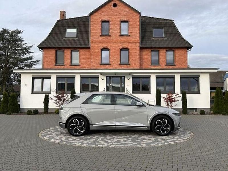 Grau Gebraucht 2021 Hyundai Ioniq 6 Dynamiq Limousine | 22.949 € (Guter Preis) - Bild 1/4