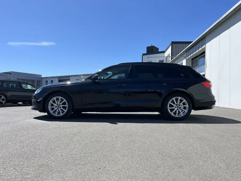 Second-hand Audi A4 150 CP (110 kW) 2022 Negru Break