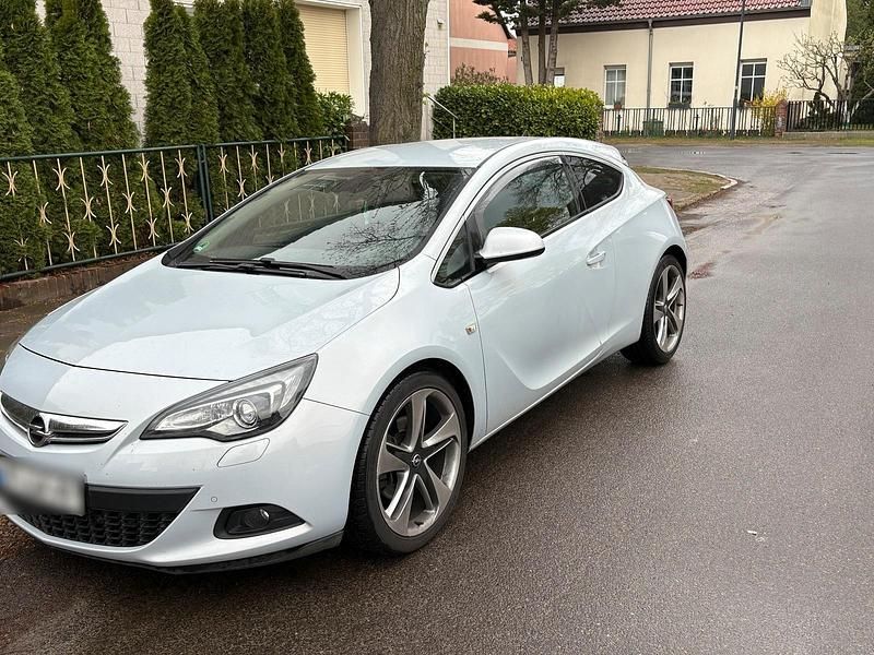 Usata Opel Astra 2012 Coupé