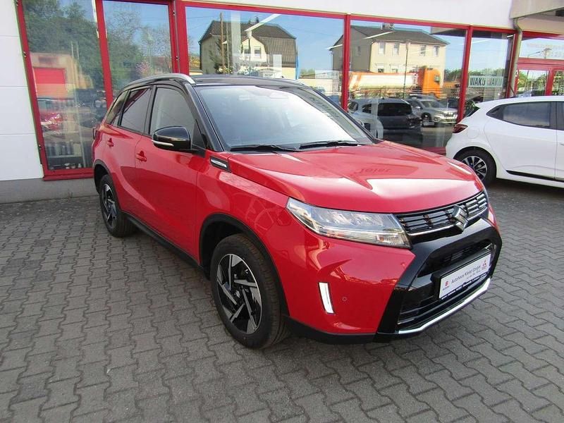 Bright red/ cosmic black pearl Neu 2025 Suzuki Vitara GLX SUV | 23.990 € (Fairer Preis) - Bild 1/4