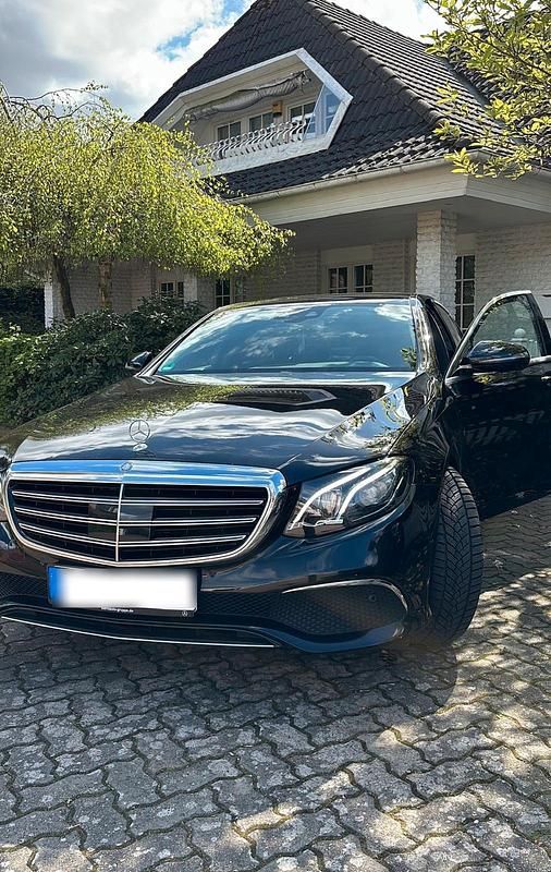 Gebraucht Mercedes E220 Exclusive 194 PS (142 kW) 2016 Schwarz Limousine