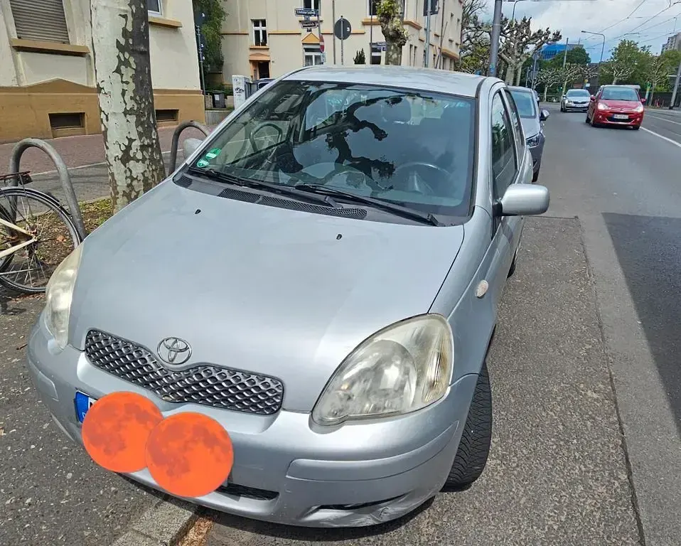 Gebraucht Toyota Yaris 65 PS (47 kW) 2005 Silber Limousine
