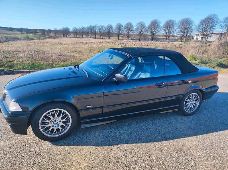 Gebraucht BMW 320 Cabriolet 150 PS (110 kW) 1995 Schwarz Cabrio