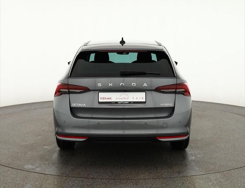 Neu Skoda Octavia 150 PS (110 kW) 2026 Grau Kombi