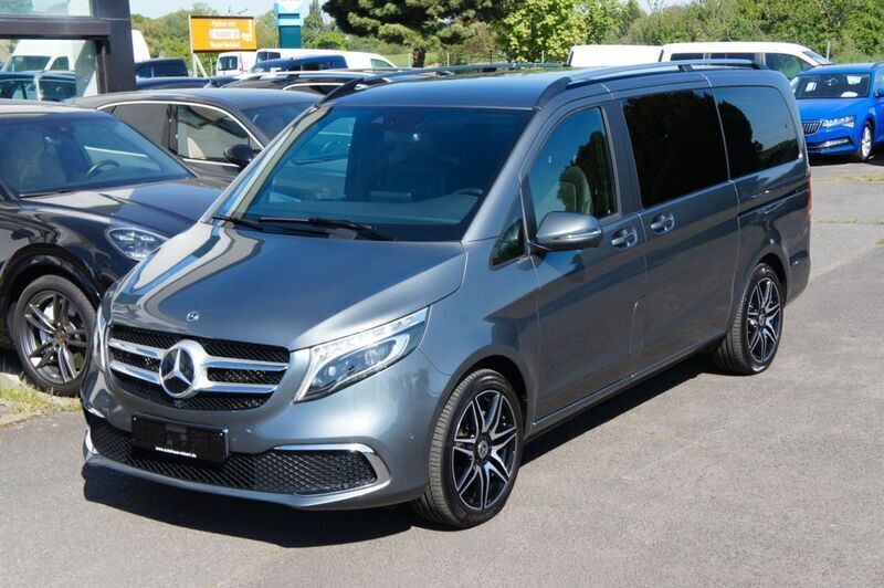 Lackfarbe selenitgrau metallic Gebraucht 2019 Mercedes V300 Exclusive Van / Kleinbus | 58.888 € (Guter Preis) - Bild 1/4