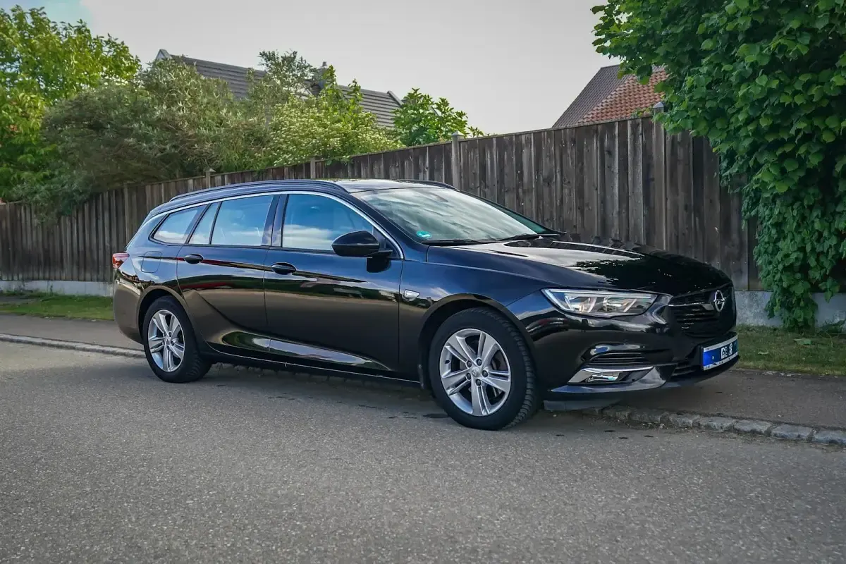 Gebraucht Opel Insignia 170 PS (125 kW) 2018 Schwarz Kombi