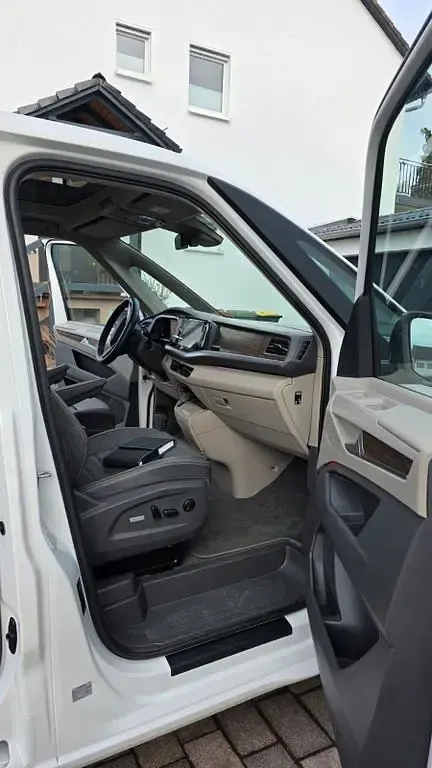Gebraucht VW Multivan Style 204 PS (150 kW) 2022 Weiß Van / Kleinbus