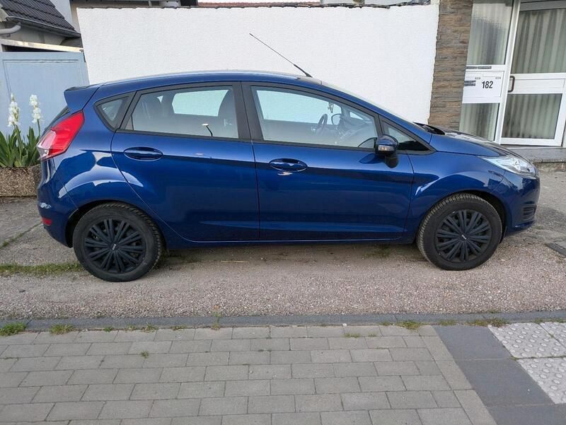 Blau Gebraucht 2017 Ford Fiesta Kleinwagen | 5.000 € (Superpreis) - Bild 1/4