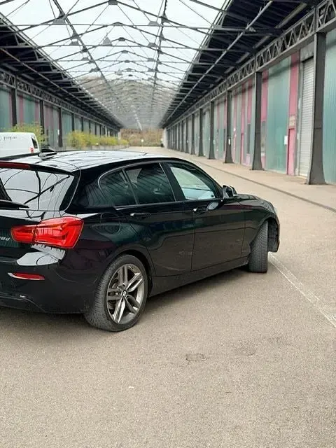 Gebraucht BMW 118 Sport Line 150 PS (110 kW) 2019 Schwarz Limousine