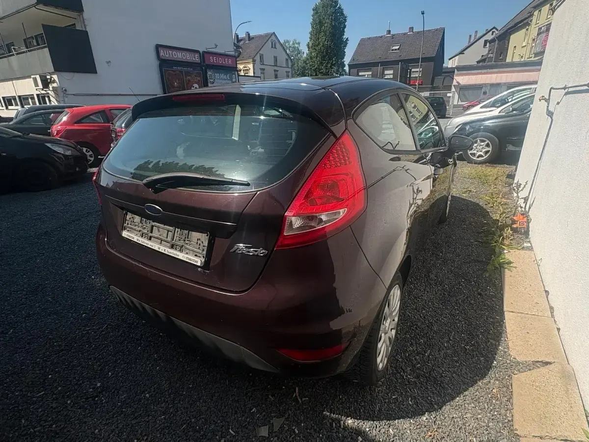 Gebraucht Ford Fiesta 60 PS (44 kW) 2010 Rot Limousine