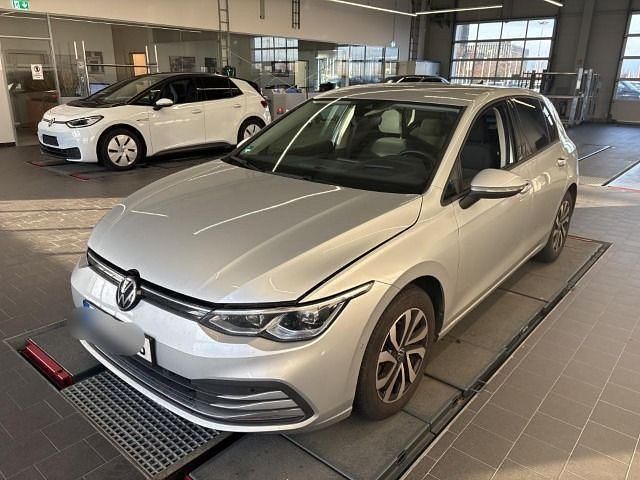 Gebraucht VW Golf VIII Active 150 PS (110 kW) 2023 Reflexsilber metallic Limousine