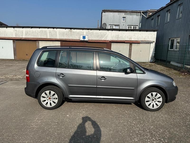 Gebraucht VW Touran 105 PS (77 kW) 2006 Silber Van / Kleinbus