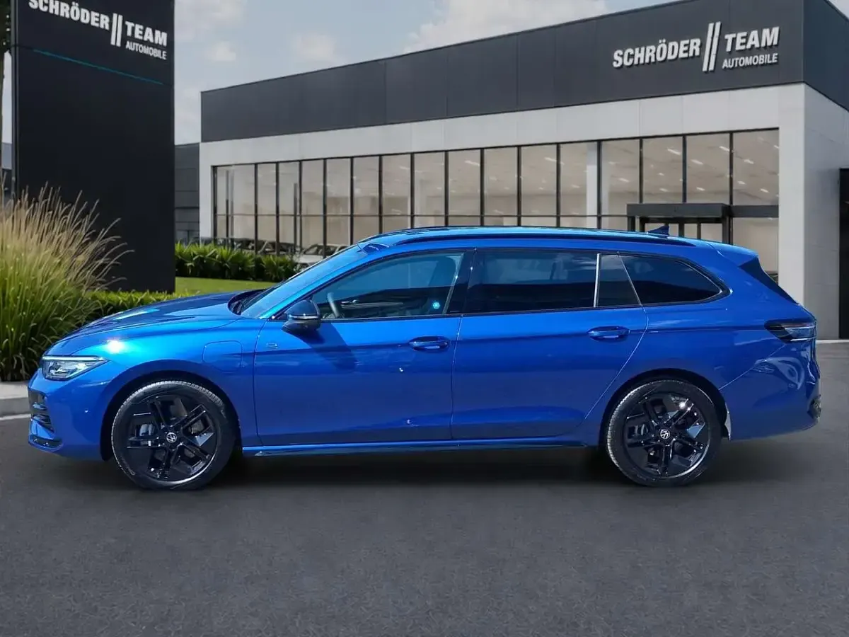 Gebraucht VW Passat R-line 177 PS (130 kW) 2025 Blau Kombi