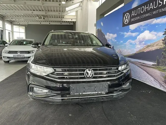 Gebraucht VW Passat Business 200 PS (147 kW) 2023 Schwarz perleffekt Kombi