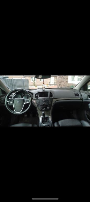 Grau Gebraucht 2010 Opel Insignia Design Edition Limousine | 3.200 € (Guter Preis) - Bild 1/4