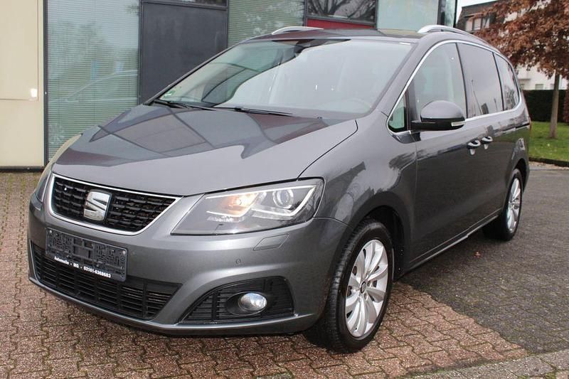 Grau Gebraucht 2020 Seat Alhambra Style Van / Kleinbus | 16.890 € (Fairer Preis) - Bild 1/4