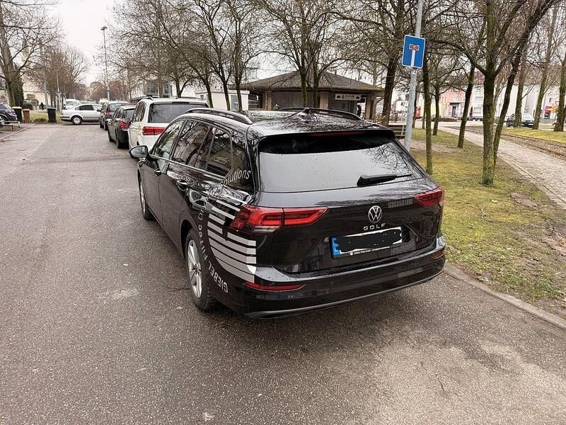 Gebraucht VW Golf VIII Life 150 PS (110 kW) 2022 Schwarz Kombi