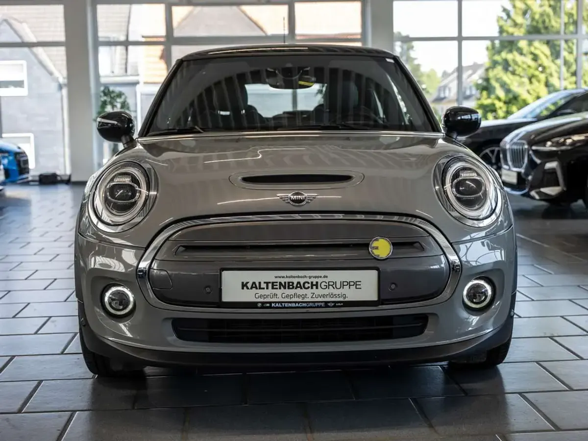 Gebraucht Mini Cooper SE 135 kW (184 PS) 2021 Moonwalk grey Kleinwagen