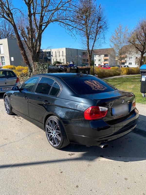 Gebraucht BMW 318 143 PS (105 kW) 2007 Schwarz Limousine