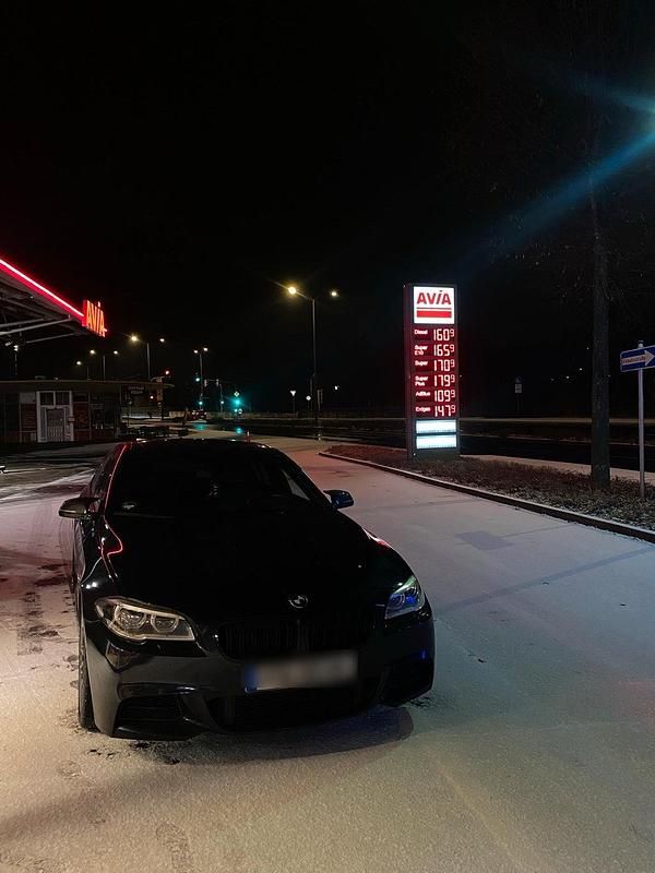 Schwarz Gebraucht 2016 BMW 550 Limousine | 23.000 € (Fairer Preis) - Bild 1/4