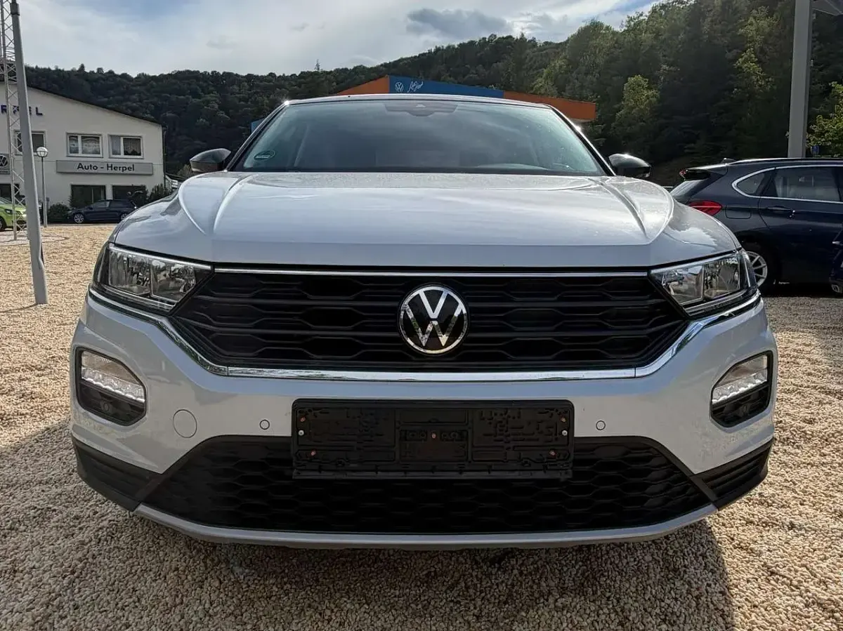 Gebraucht VW T-Roc Active 110 PS (80 kW) 2021 White silver metallic SUV