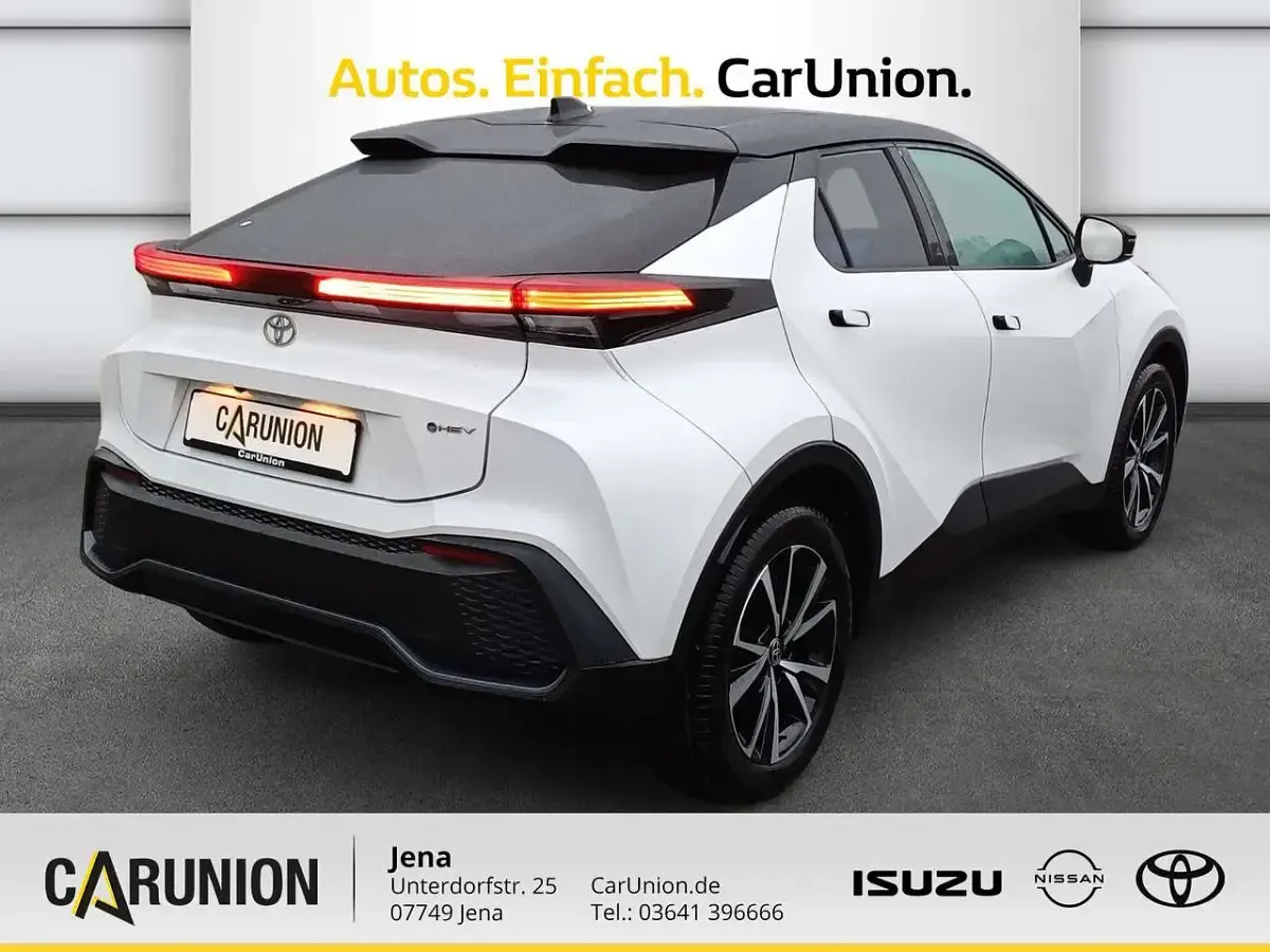 Neu Toyota C-HR Team 152 PS (111 kW) 2025 Platinum white pearl mc (089)/ black (202) SUV