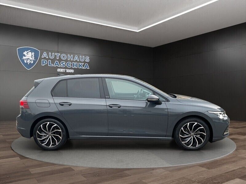 Gebraucht VW Golf VIII Active 150 PS (110 kW) 2022 Grau Limousine