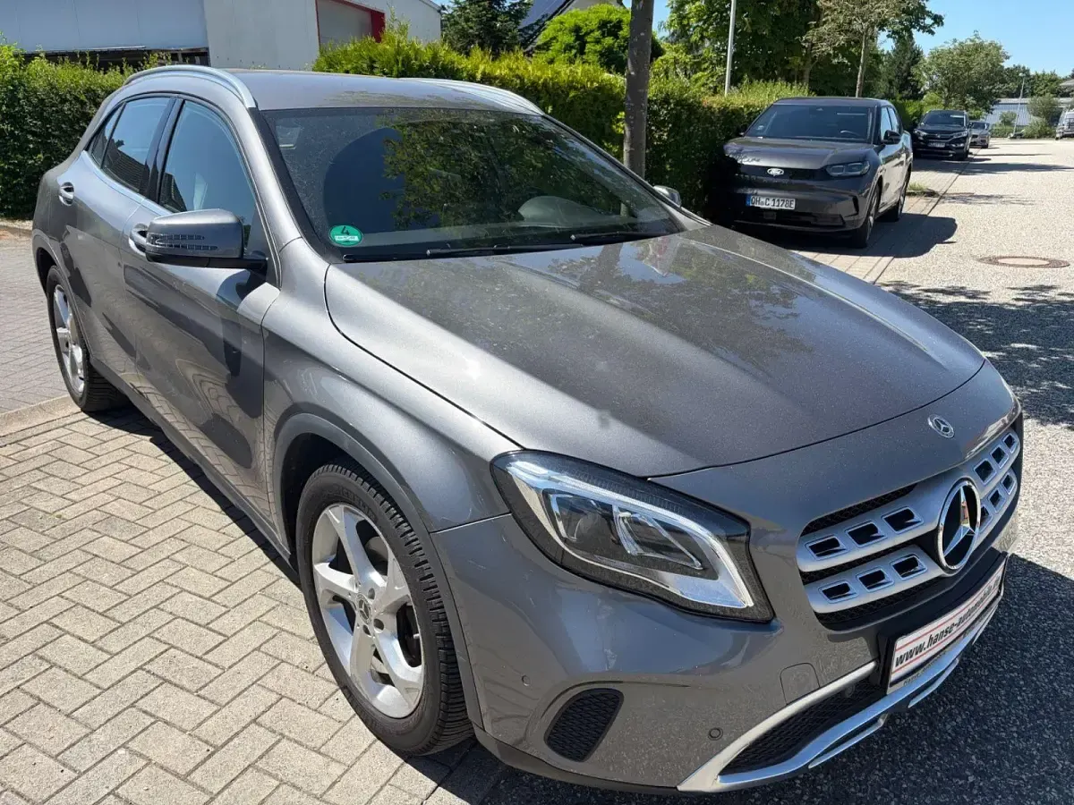 Gebraucht Mercedes GLA180 122 PS (89 kW) 2019 Grau SUV