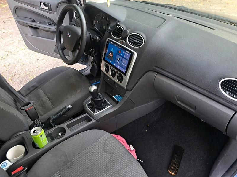 Blau Gebraucht 2005 Ford Focus Limousine | 950 € - Bild 1/4