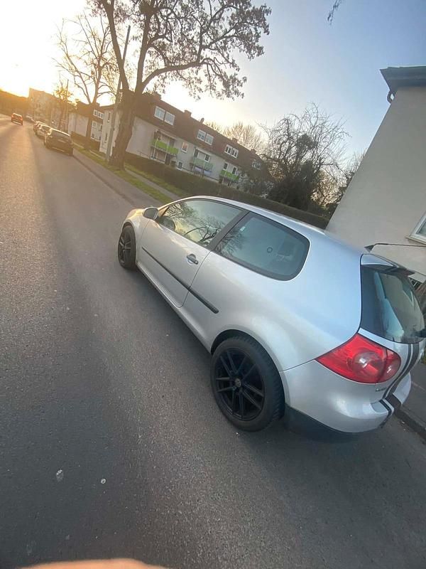 Second-hand VW Golf 90 CP (66 kW) 2006 Gri Coupe