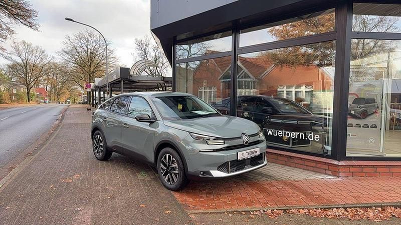 Neu Citroën C4 PureTech 131 PS (96 kW) 2025 Grün Limousine