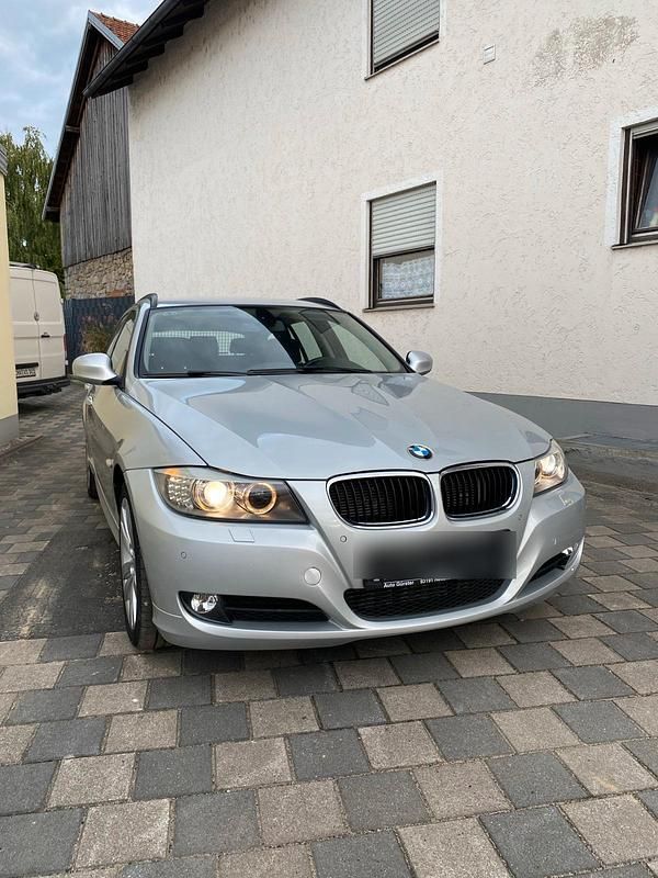 Silber Gebraucht 2012 BMW 320 Kombi | 5.250 € (Superpreis) - Bild 1/4