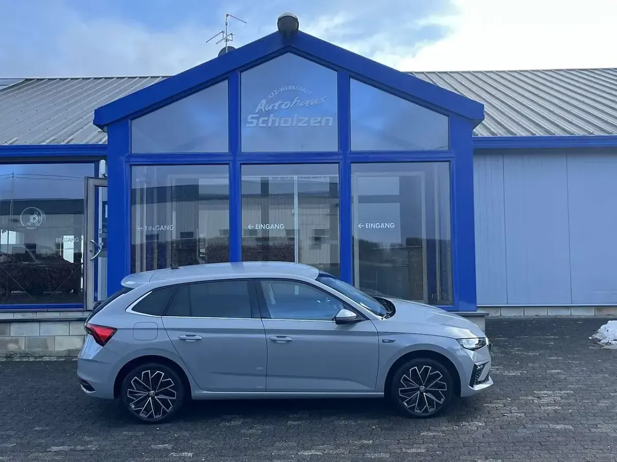 Gebraucht Skoda Scala First Edition 150 PS (110 kW) 2024 Grau Kleinwagen
