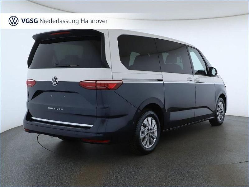 Begagnad VW Multivan Life 150 HK (110 kW) 2025 Blå Minibuss
